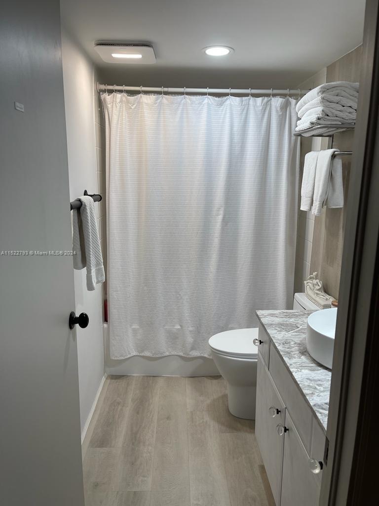 5600 Collins Ave Unit: 6L
