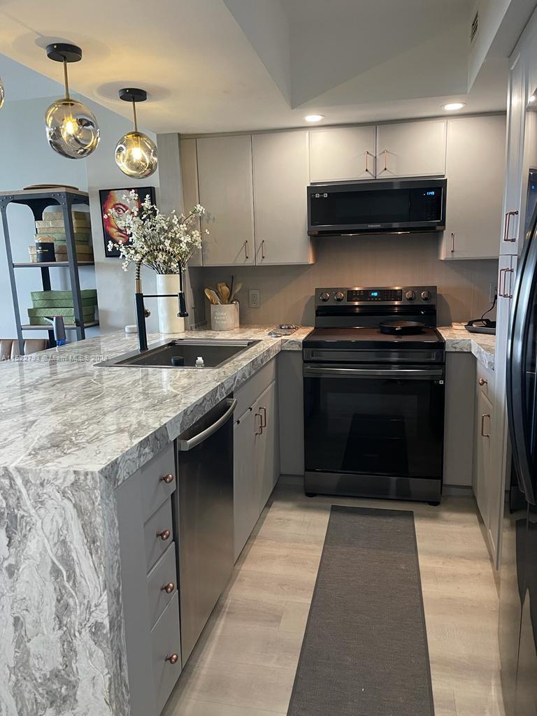 5600 Collins Ave Unit: 6L