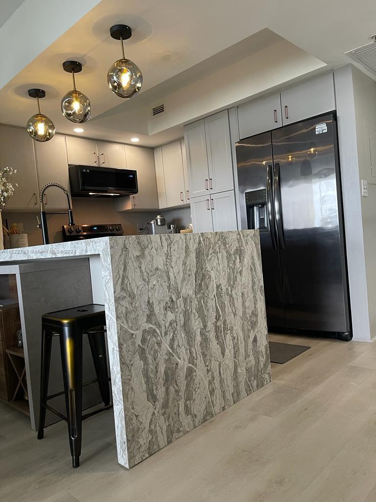 5600 Collins Ave Unit: 6L