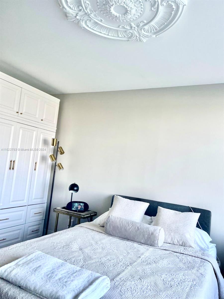 5600 Collins Ave Unit: 6L