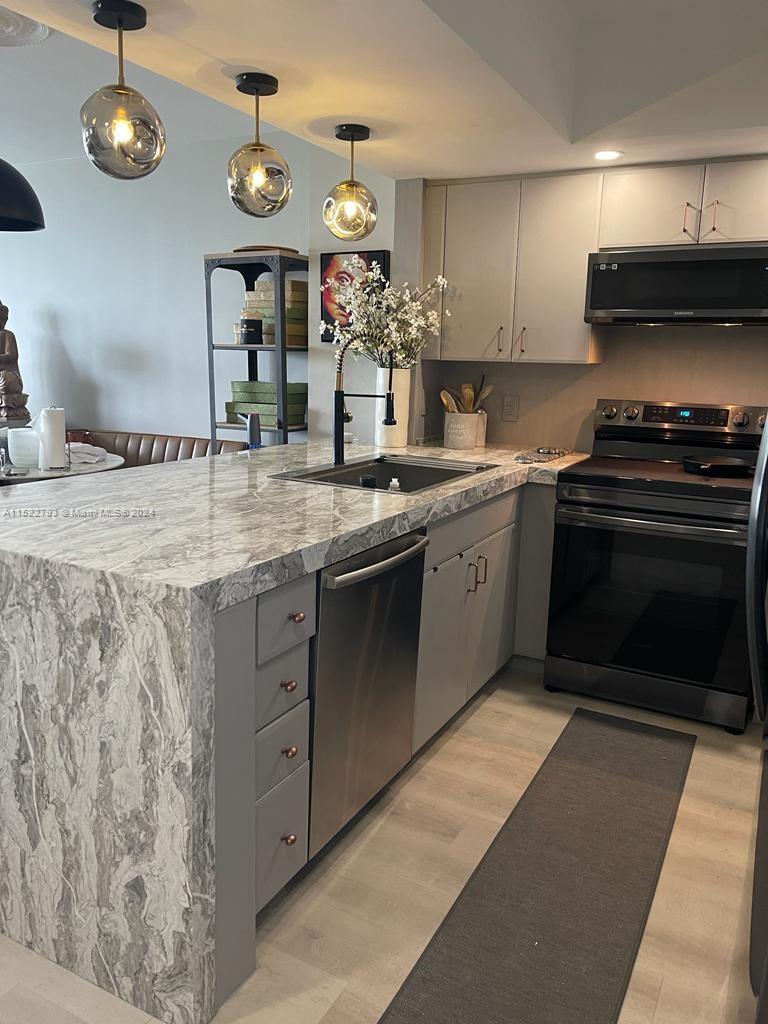5600 Collins Ave Unit: 6L