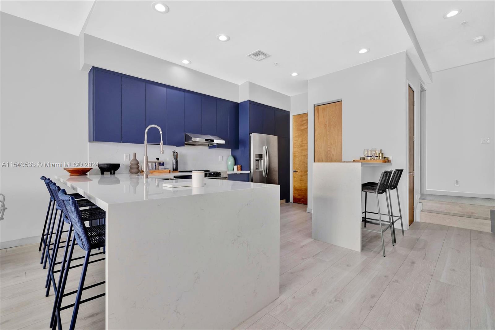 150 NE 6th Ave # B
