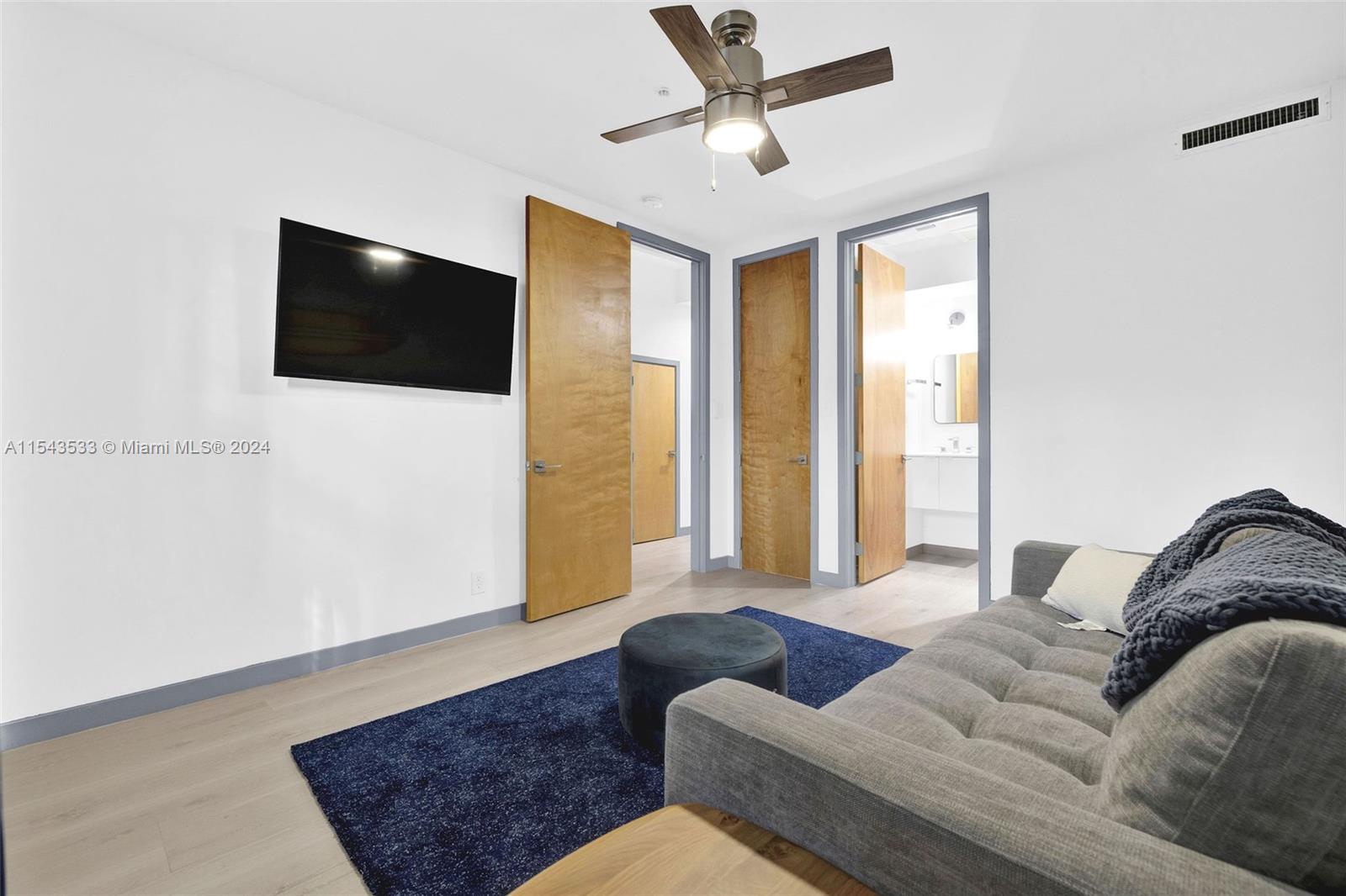 150 NE 6th Ave # B