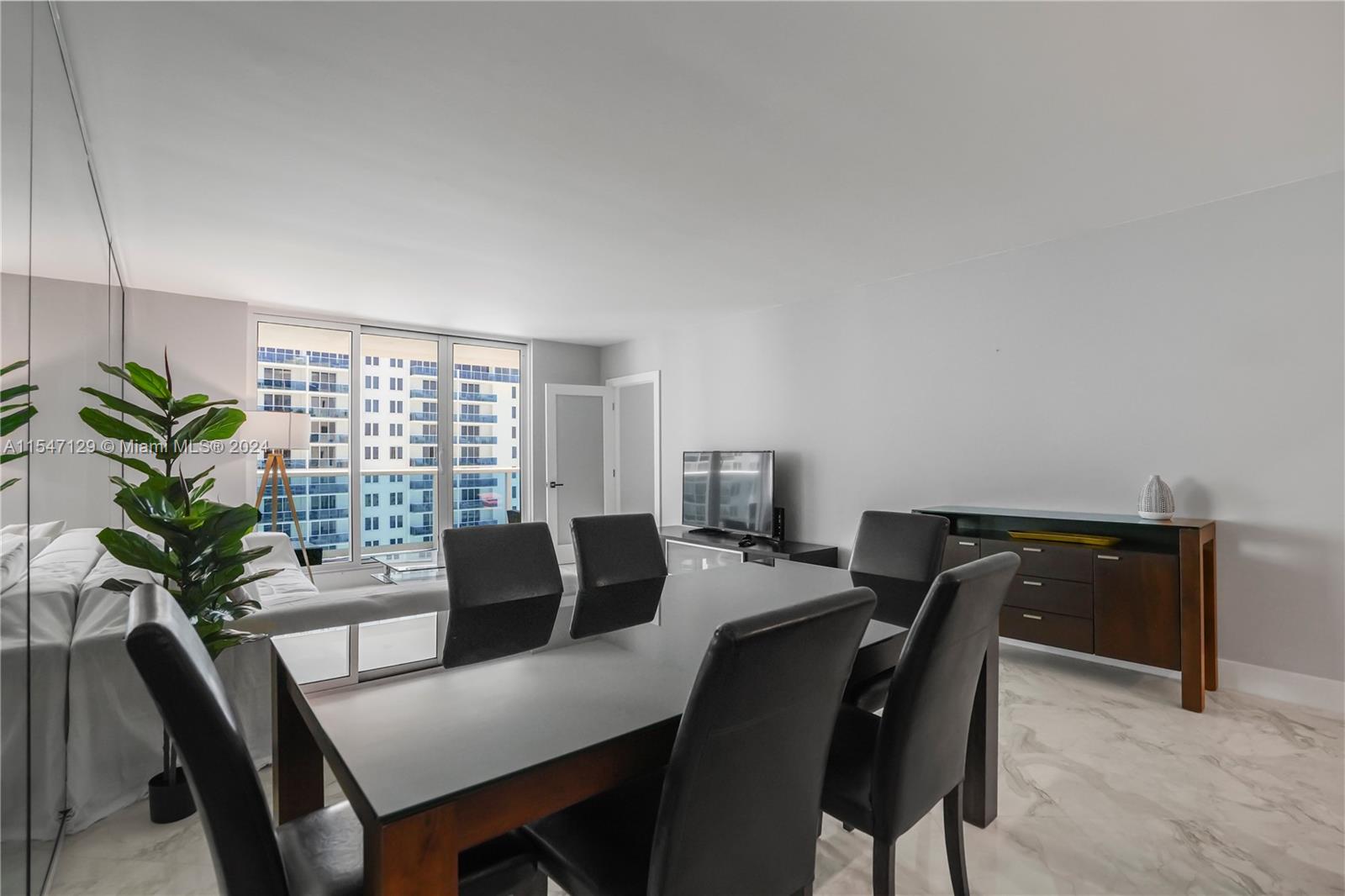 2301 Collins Ave # 1116