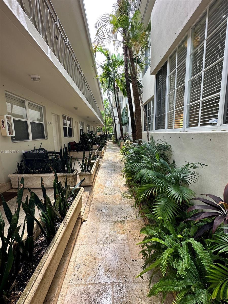 1330 Drexel Ave # 105