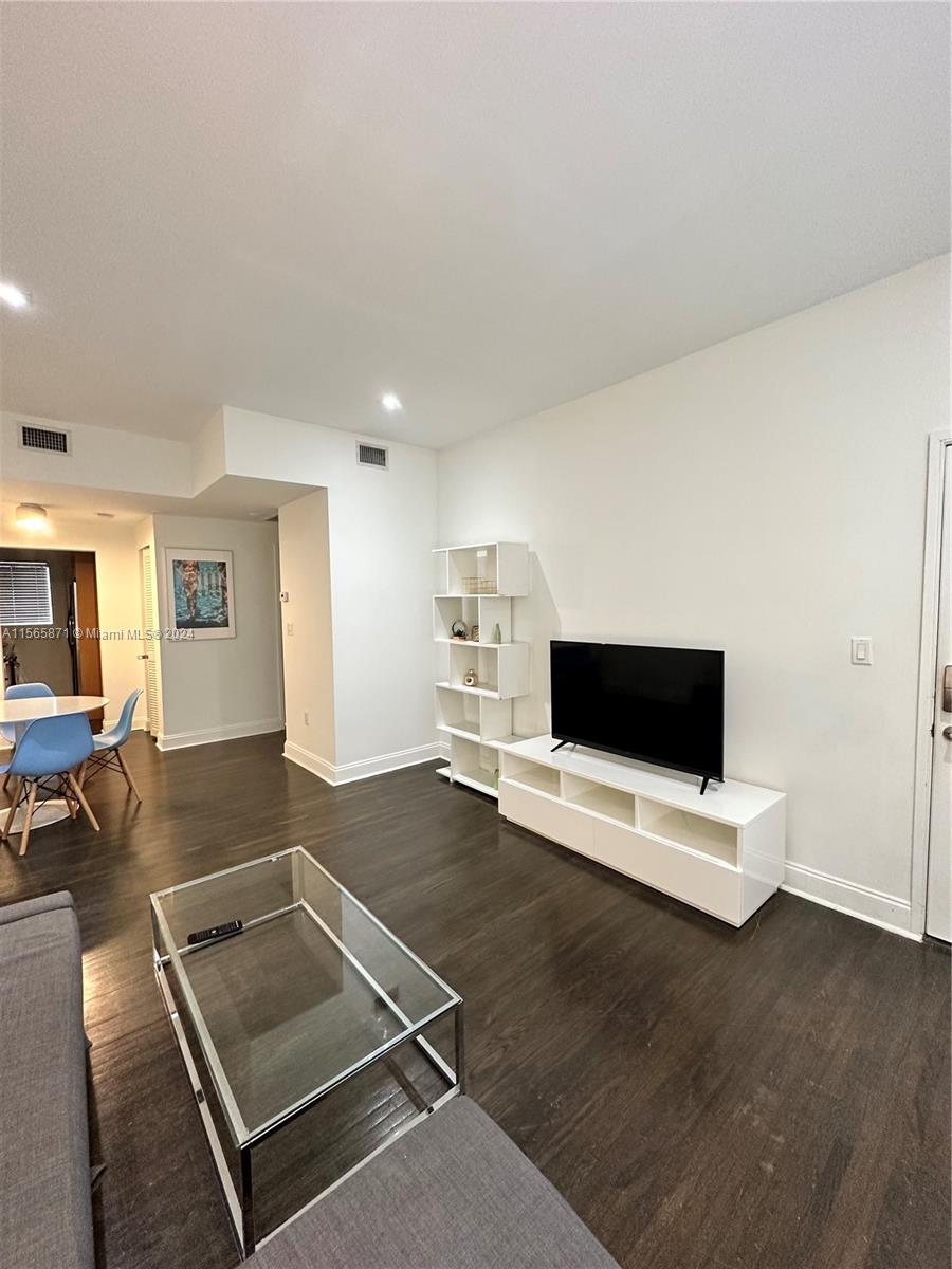 1330 Drexel Ave # 105