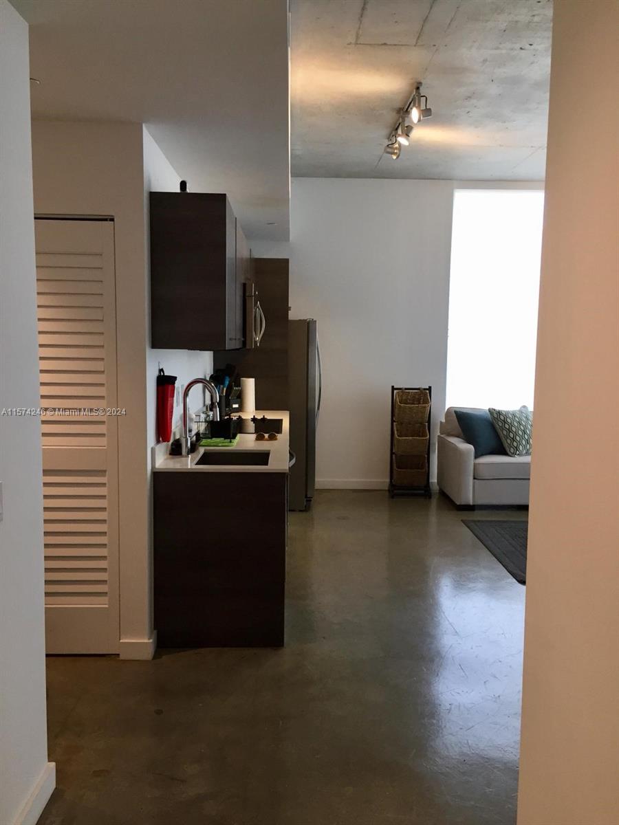 151 SE 1st St # 911