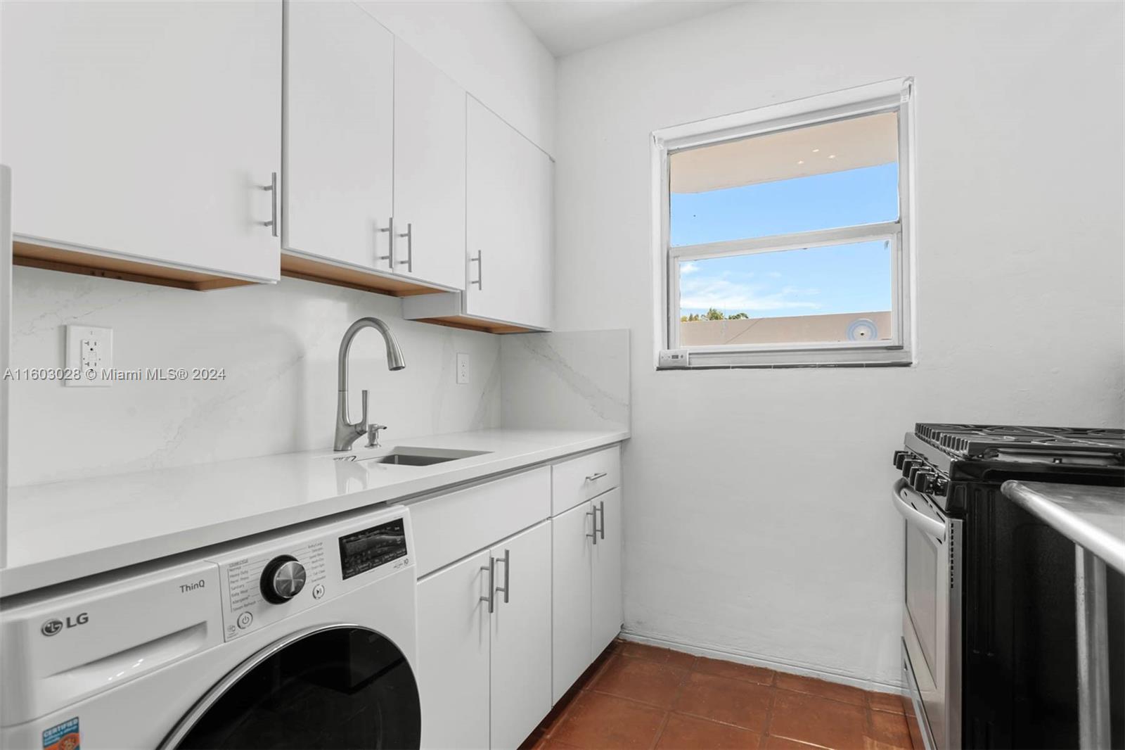 900 Jefferson Ave # 12