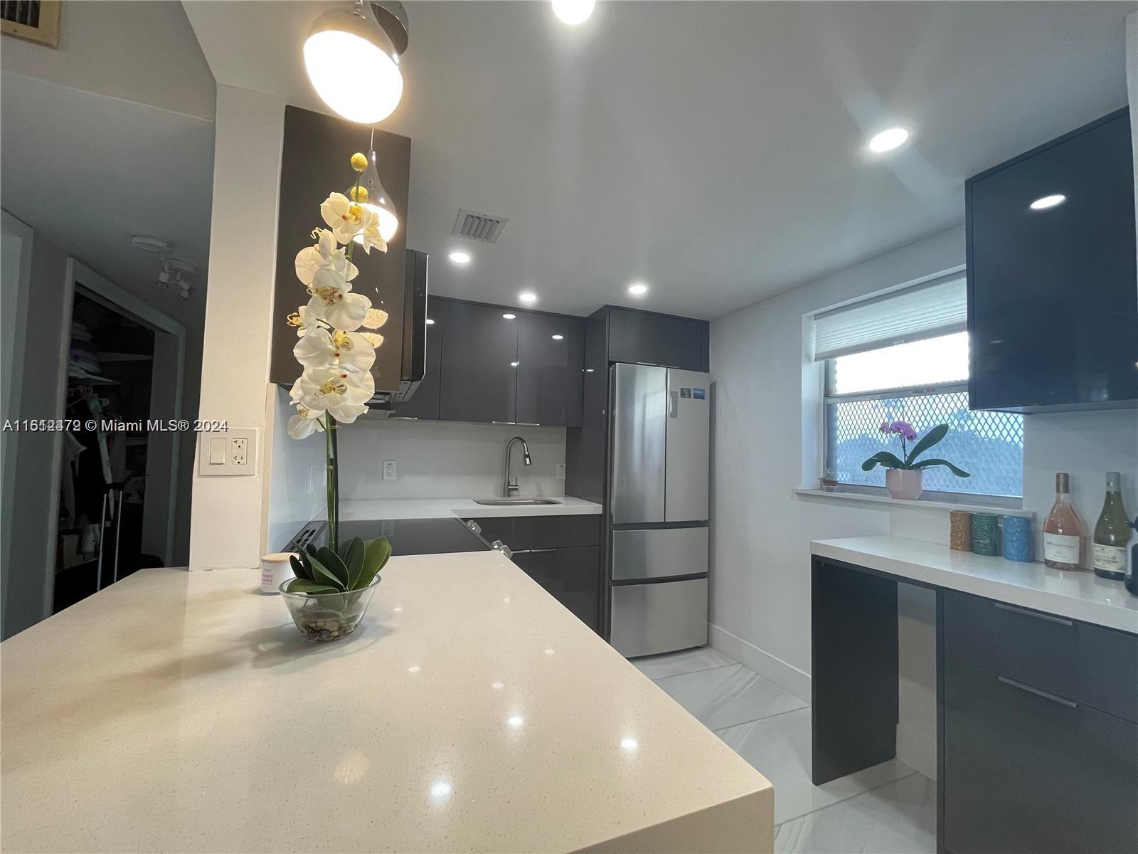 910 Jefferson Ave # 4D