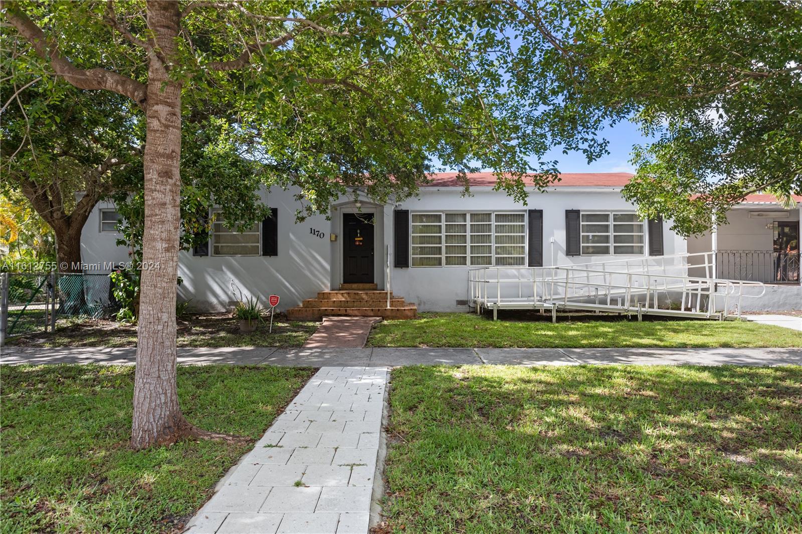 1170 SW 18th St