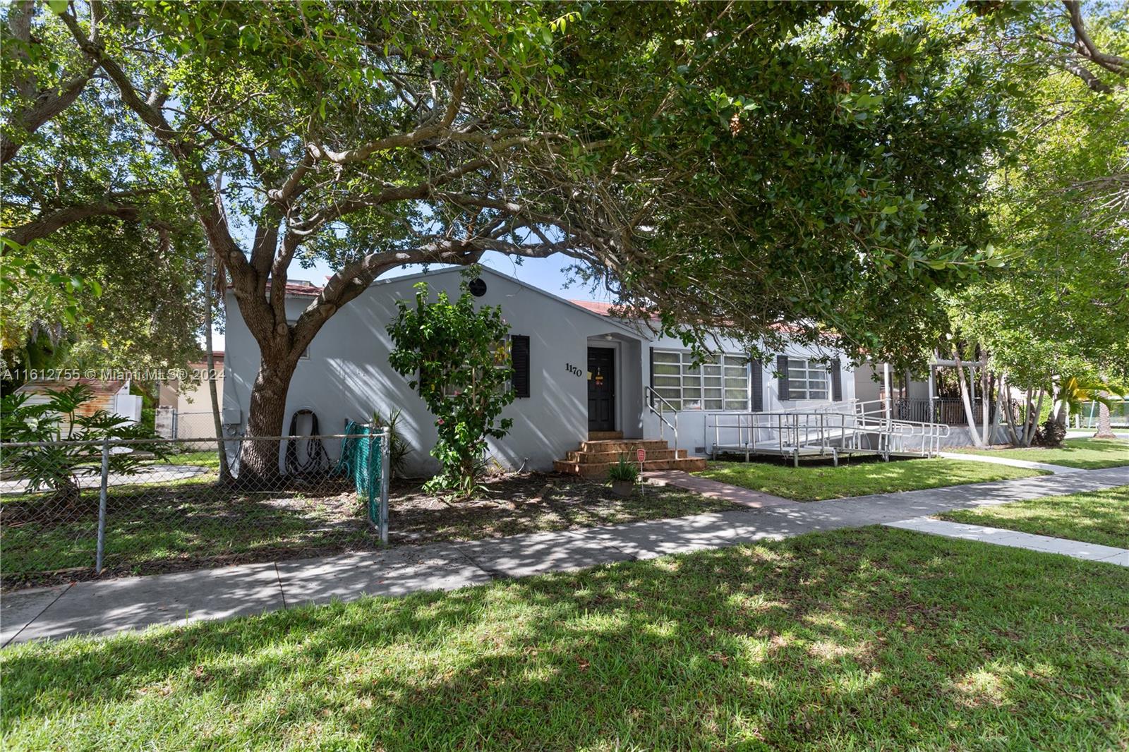 1170 SW 18th St