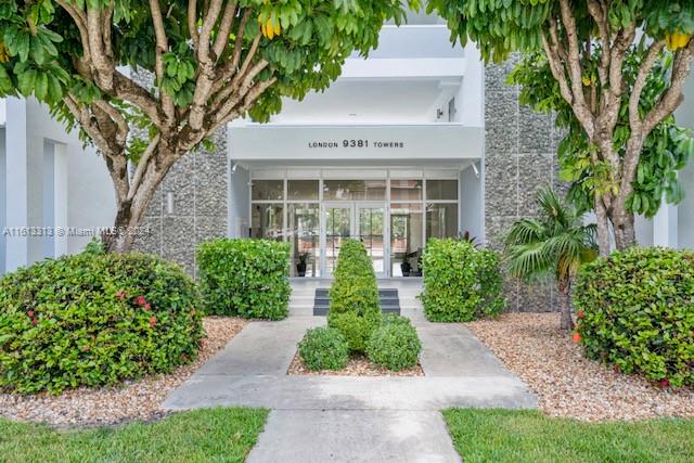 9381 E Bay Harbor Dr # 204S