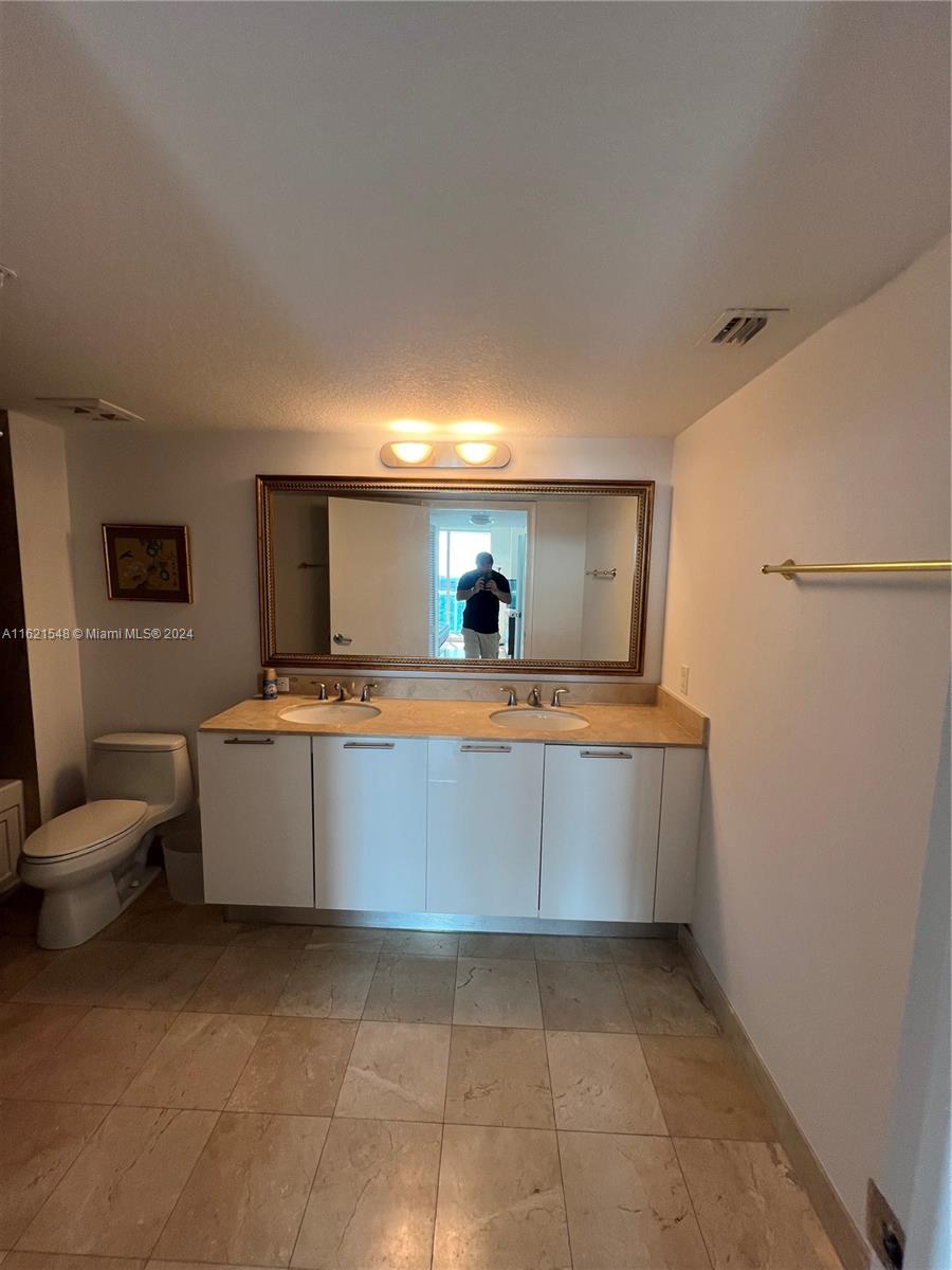 1800 N Bayshore Dr # 2310