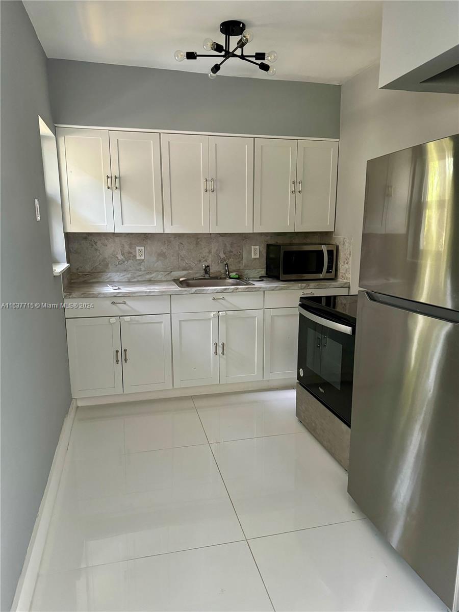 300 Mendoza Ave # 3