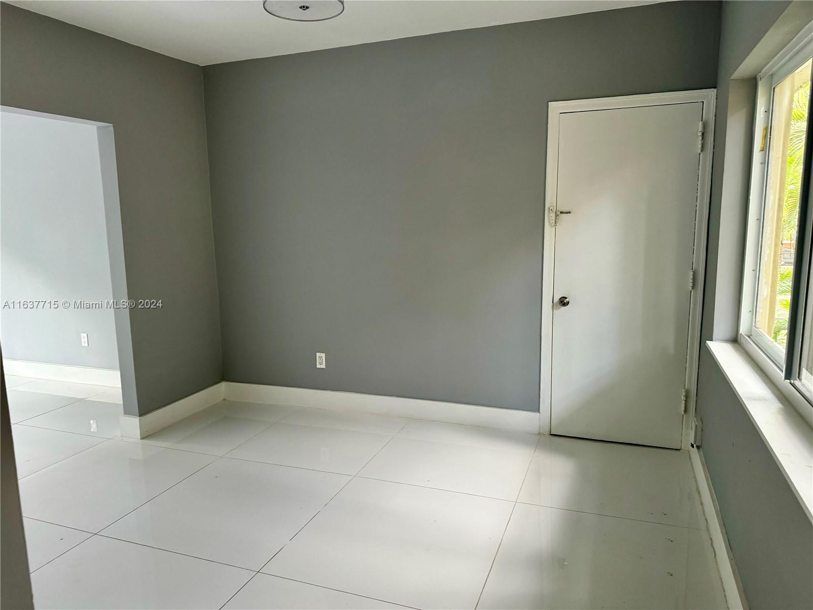 300 Mendoza Ave # 3