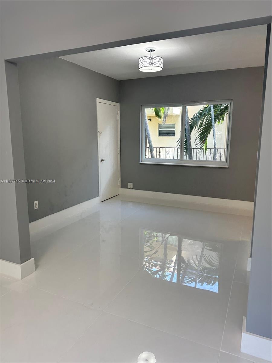 300 Mendoza Ave # 3