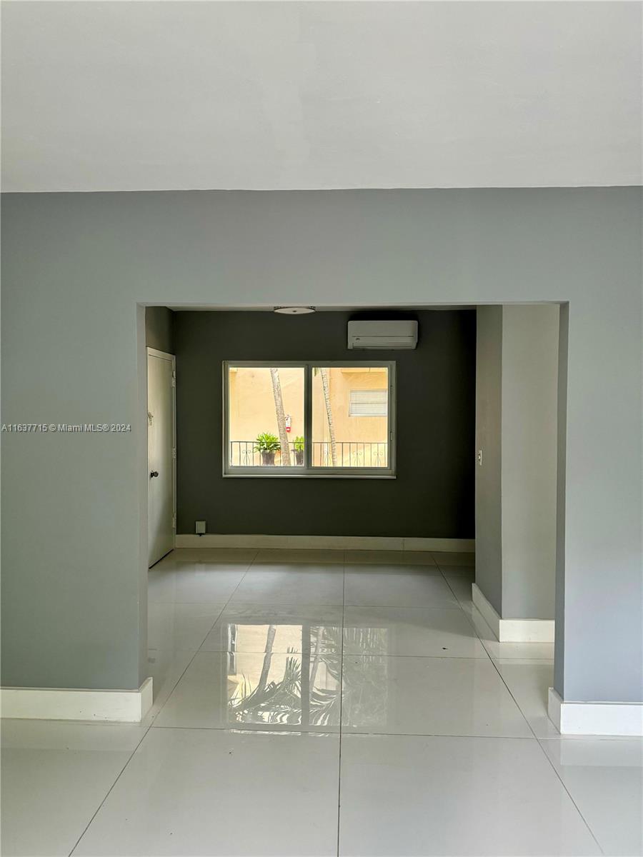 300 Mendoza Ave # 3