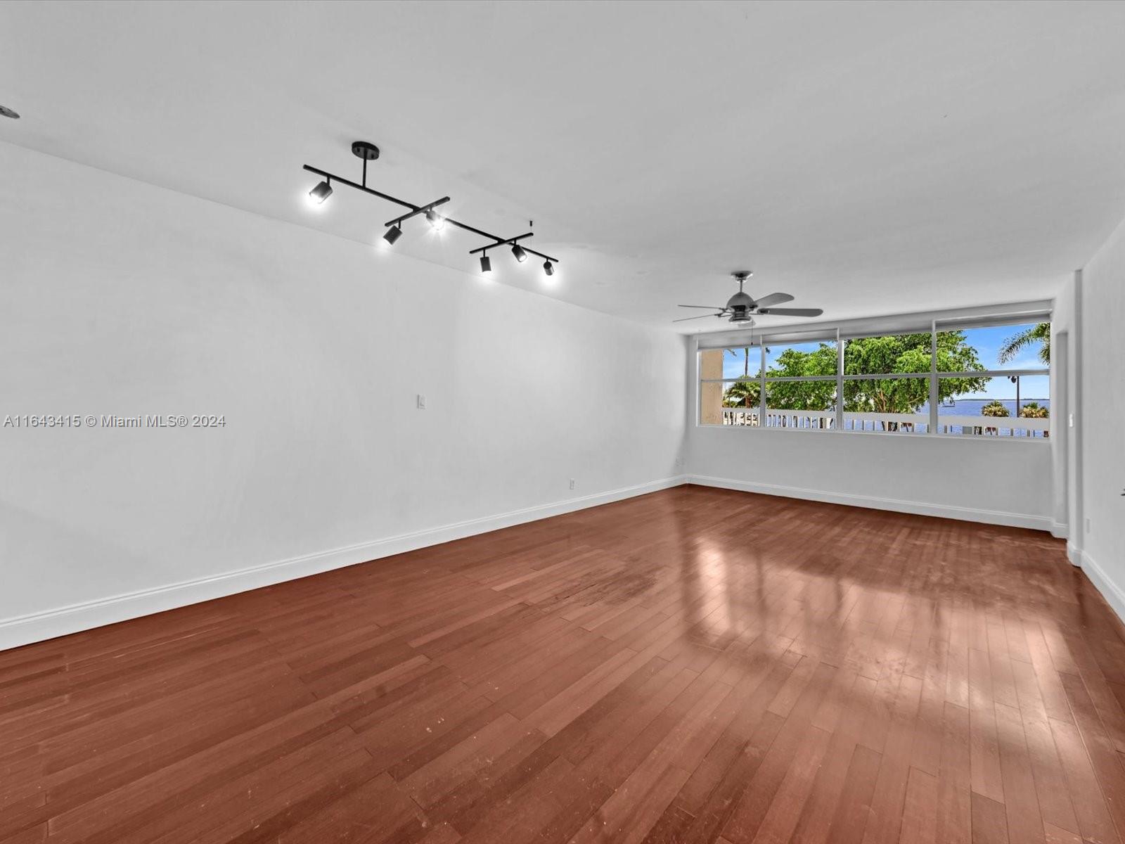 1420 Brickell Bay Dr # 302E