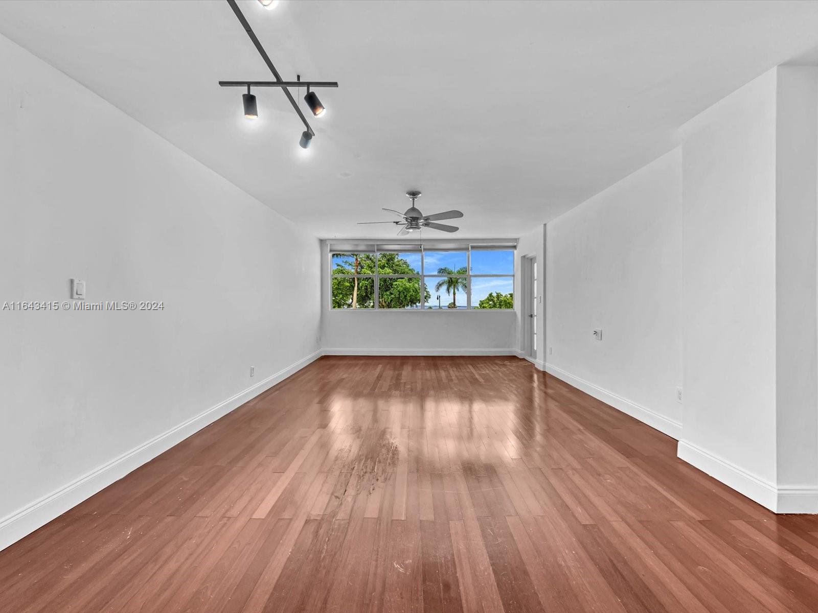 1420 Brickell Bay Dr # 302E