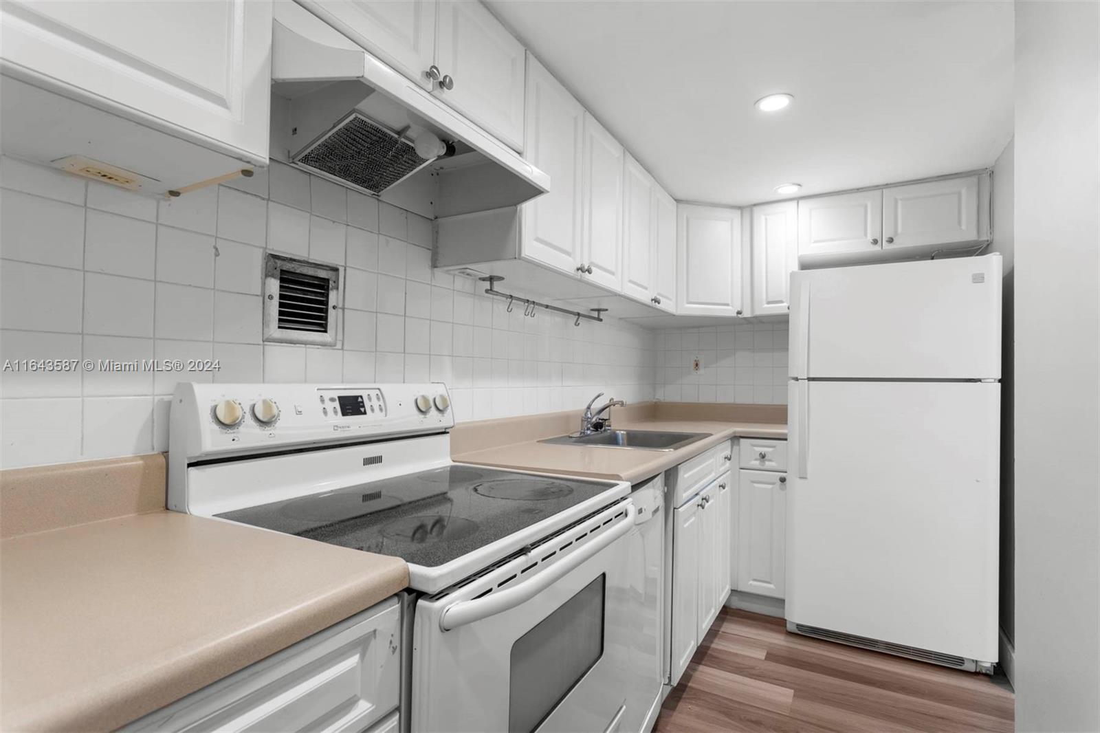1200 West Ave # 612