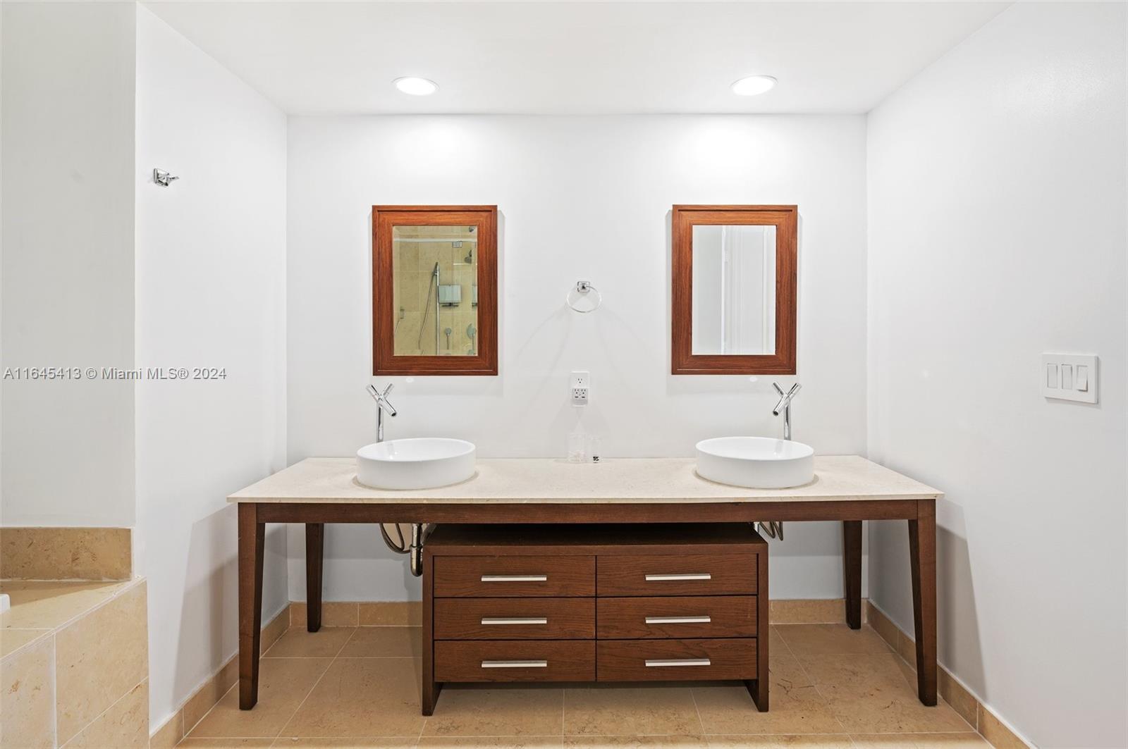 495 Brickell Ave # 3301