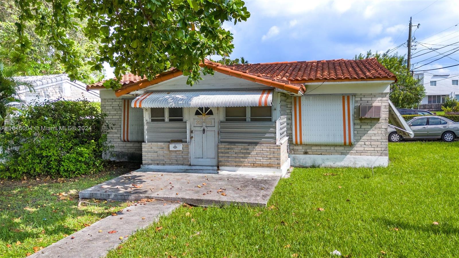 3301 SW 28th Ter