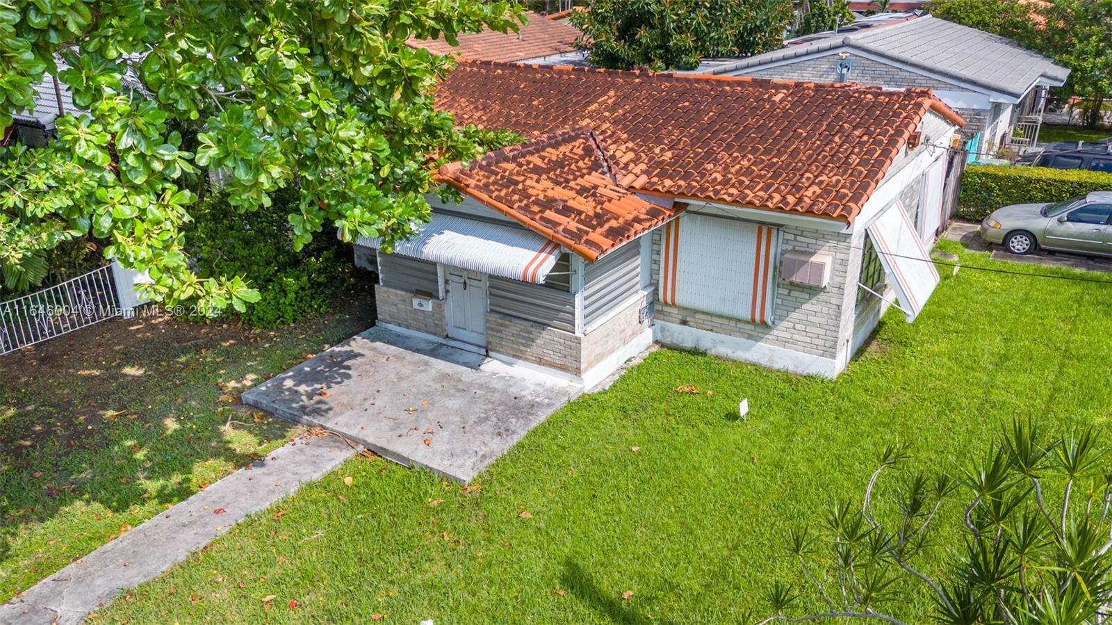 3301 SW 28th Ter