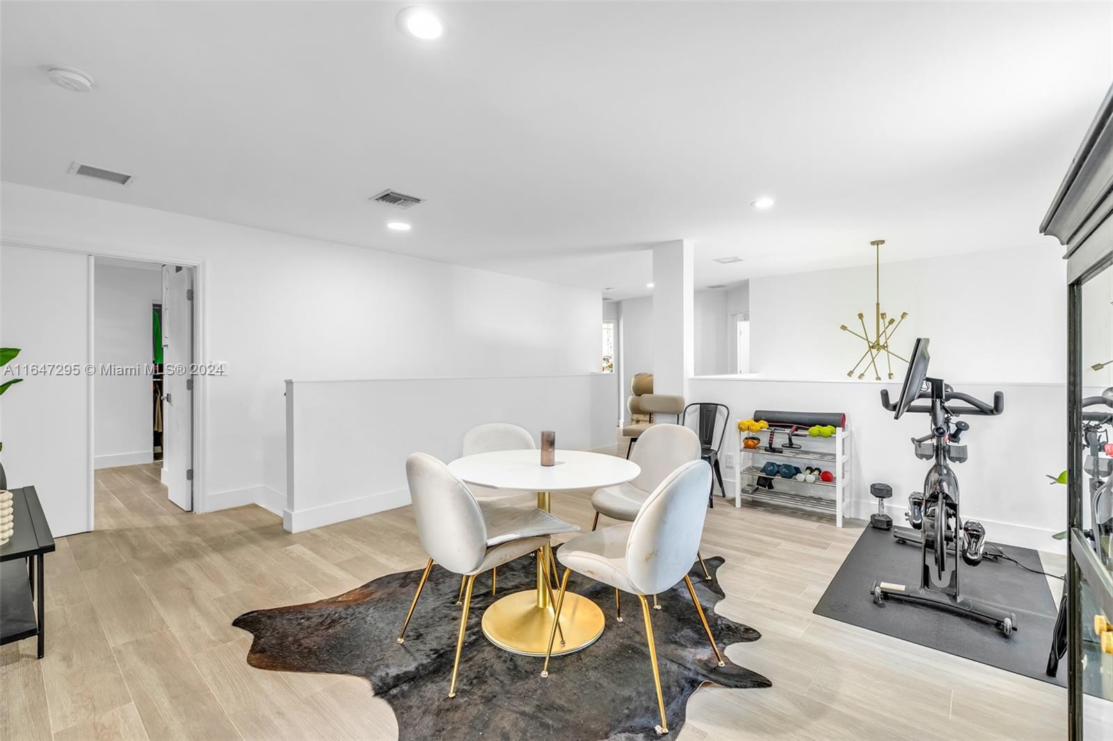 3767 W Gardenia Ave