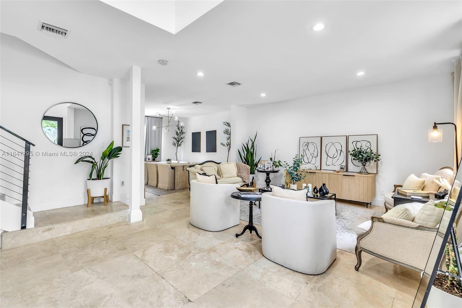 3767 W Gardenia Ave