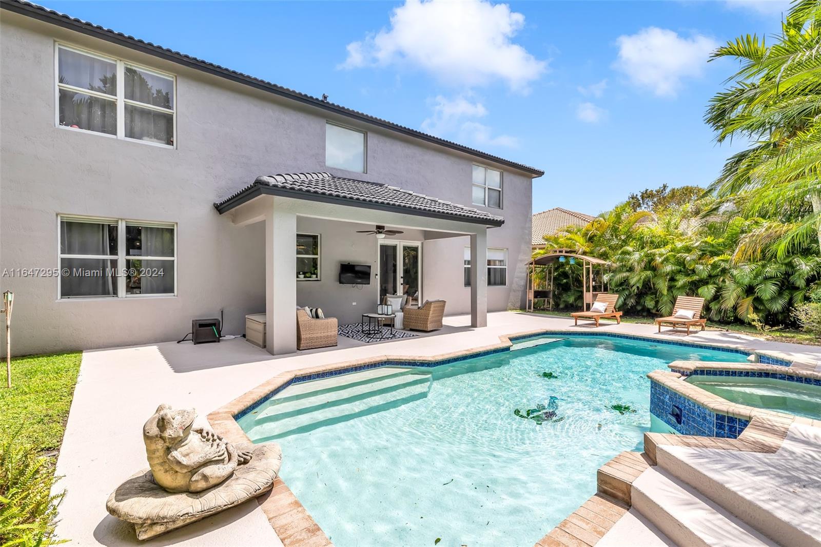 3767 W Gardenia Ave