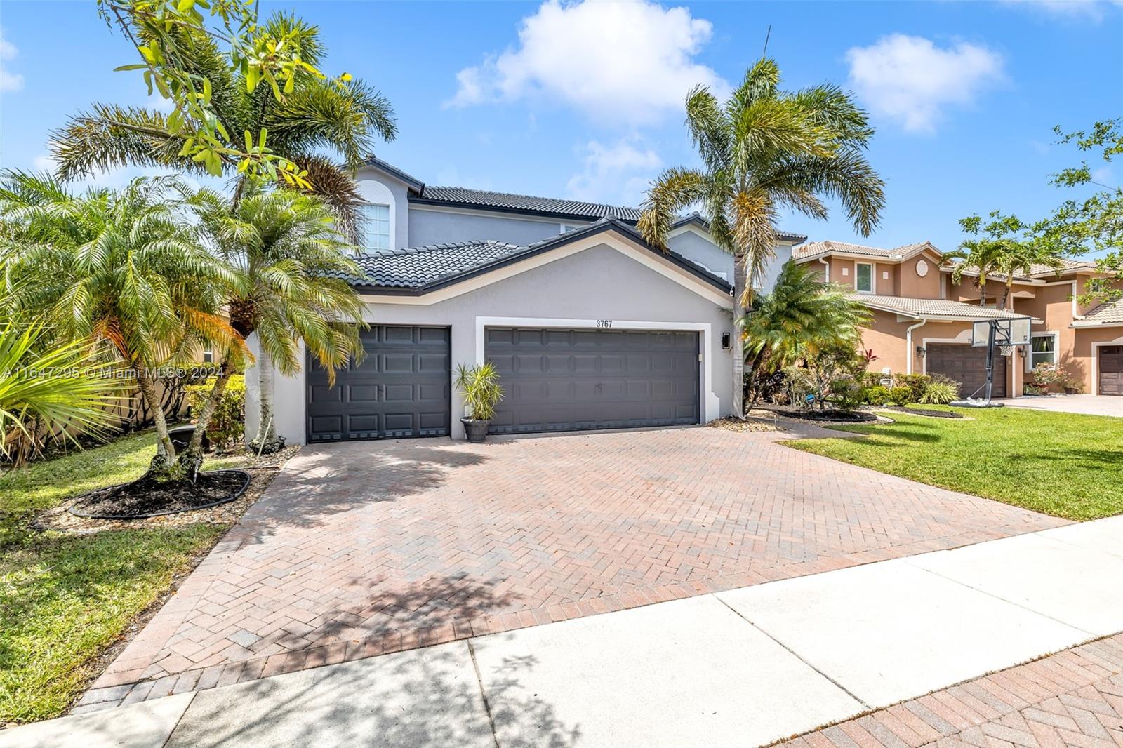 3767 W Gardenia Ave