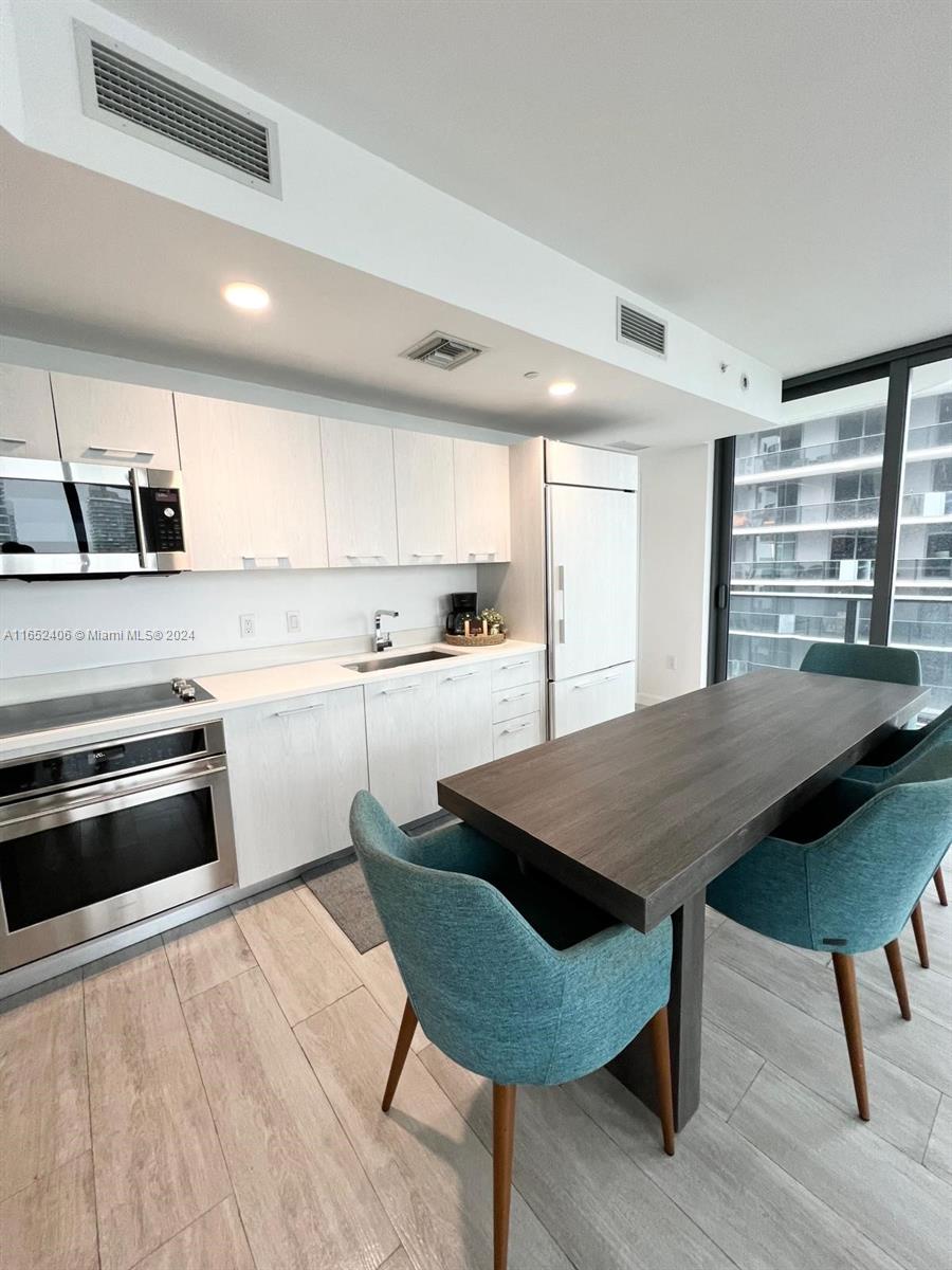 55 SW 9th St # 3803