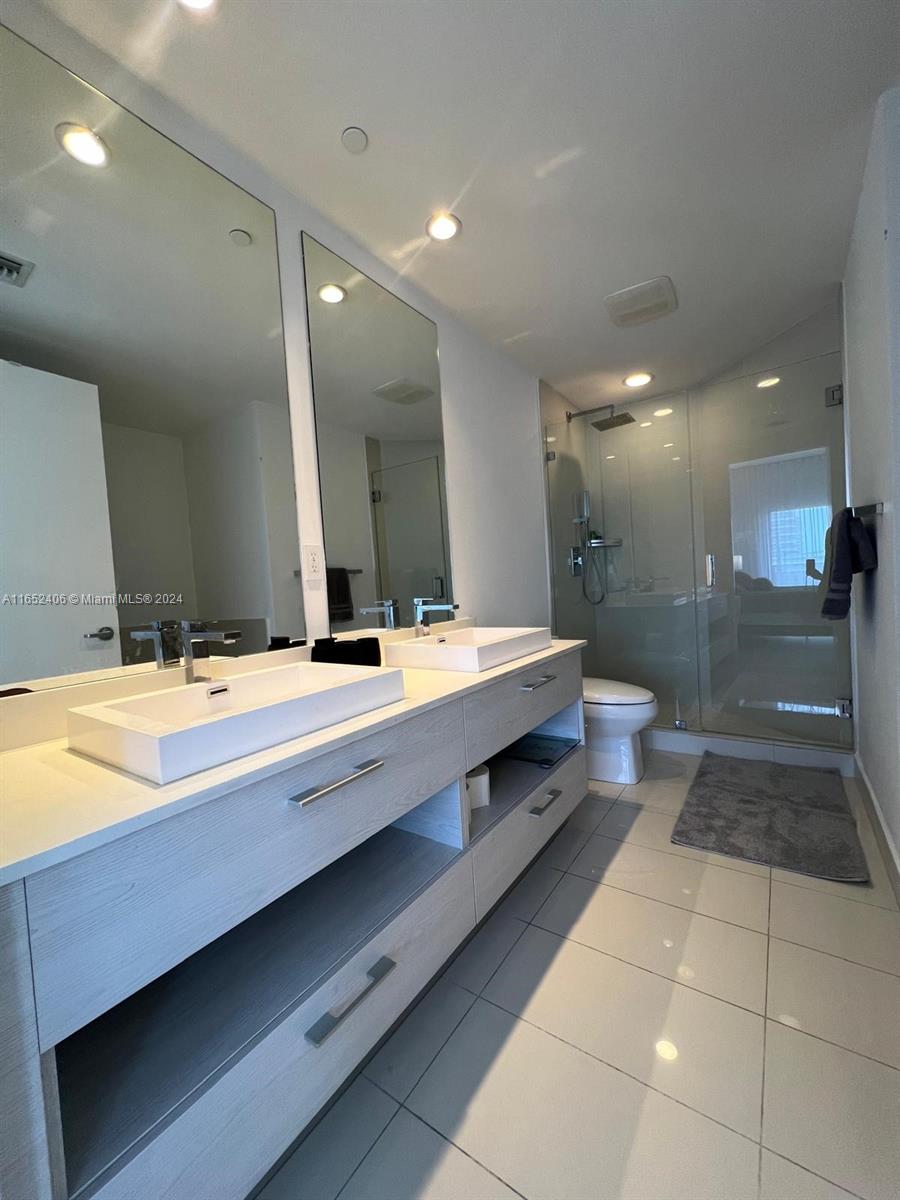 55 SW 9th St # 3803