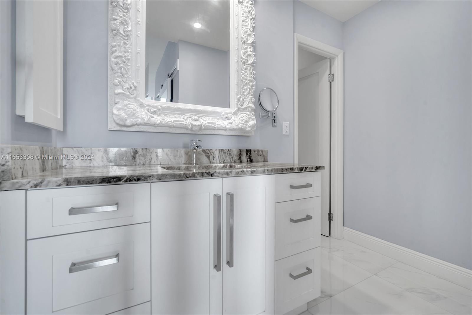 1600 S Ocean Dr Unit: PHB