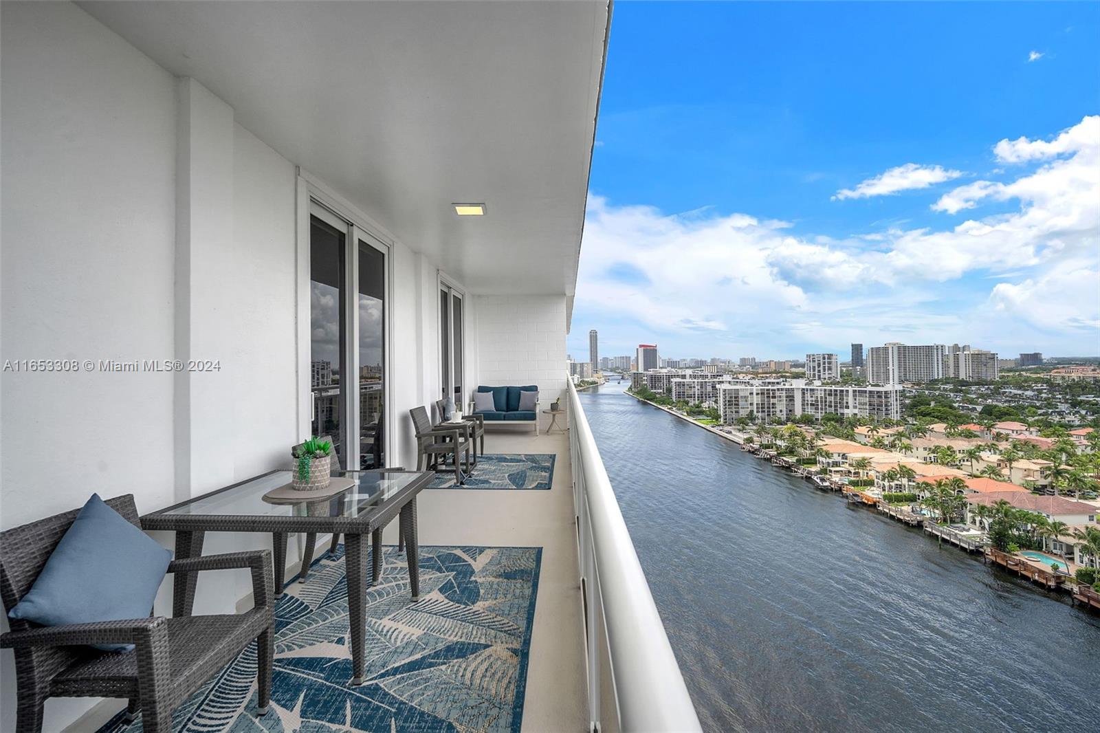 1600 S Ocean Dr Unit: PHB