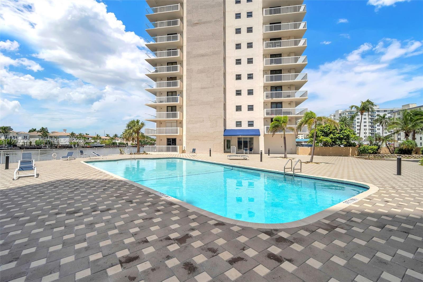 1600 S Ocean Dr Unit: PHB