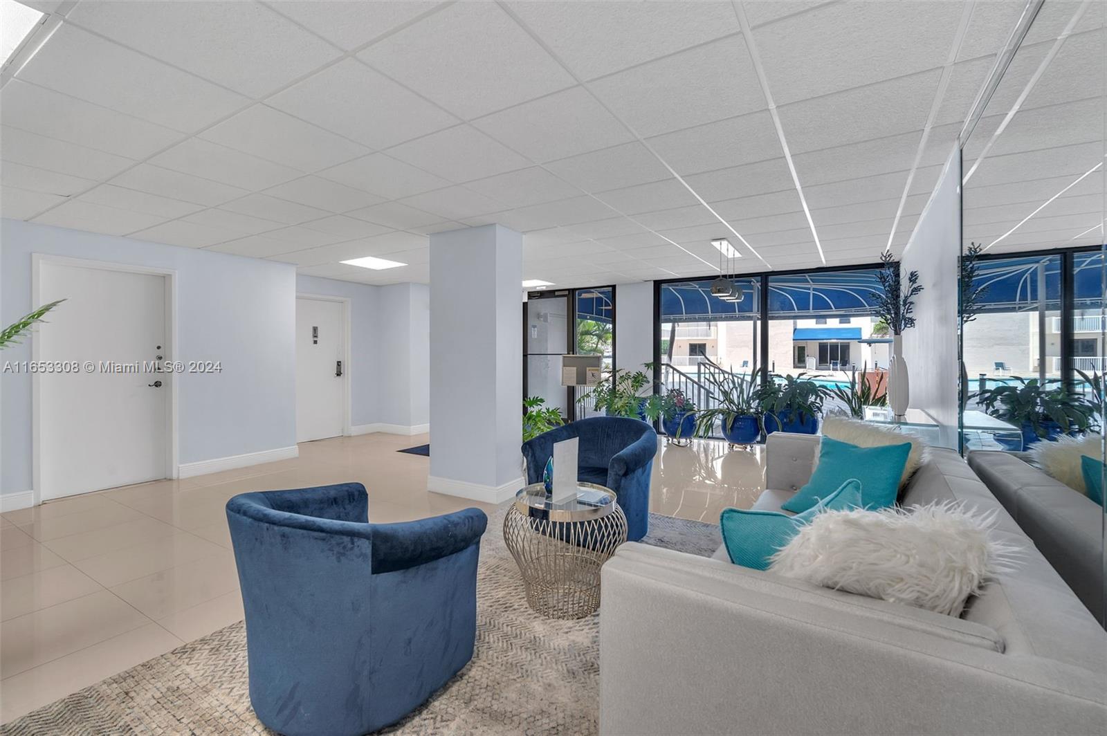 1600 S Ocean Dr Unit: PHB