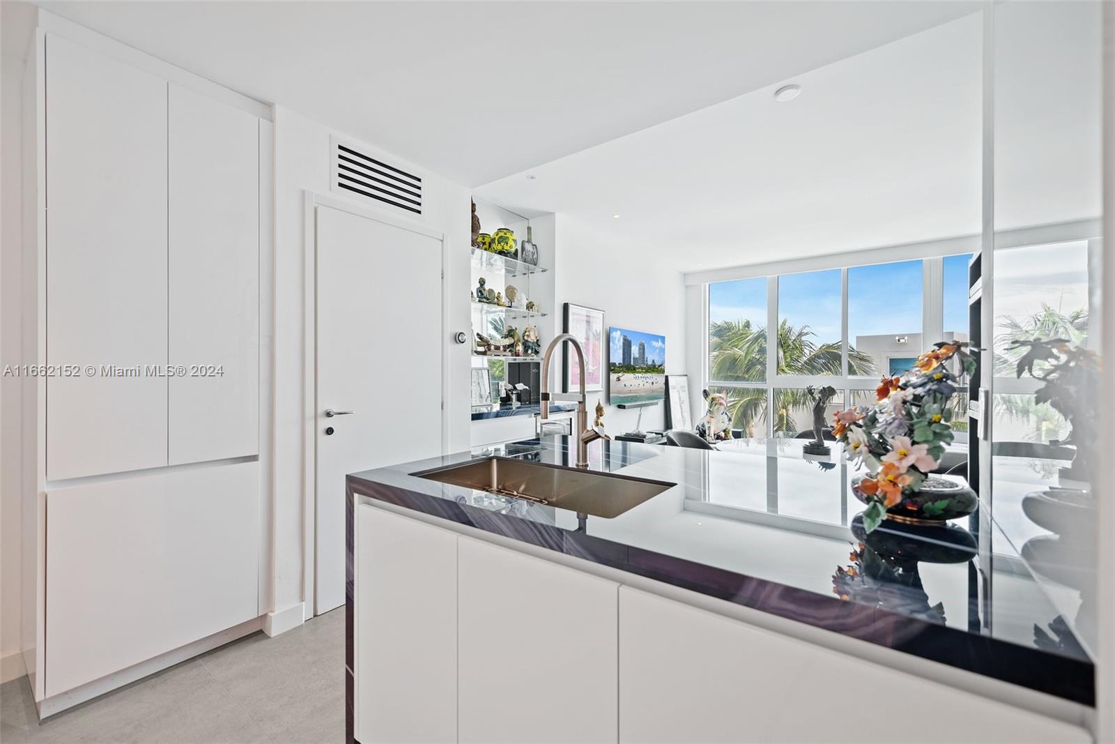 50 S Pointe Dr # 604