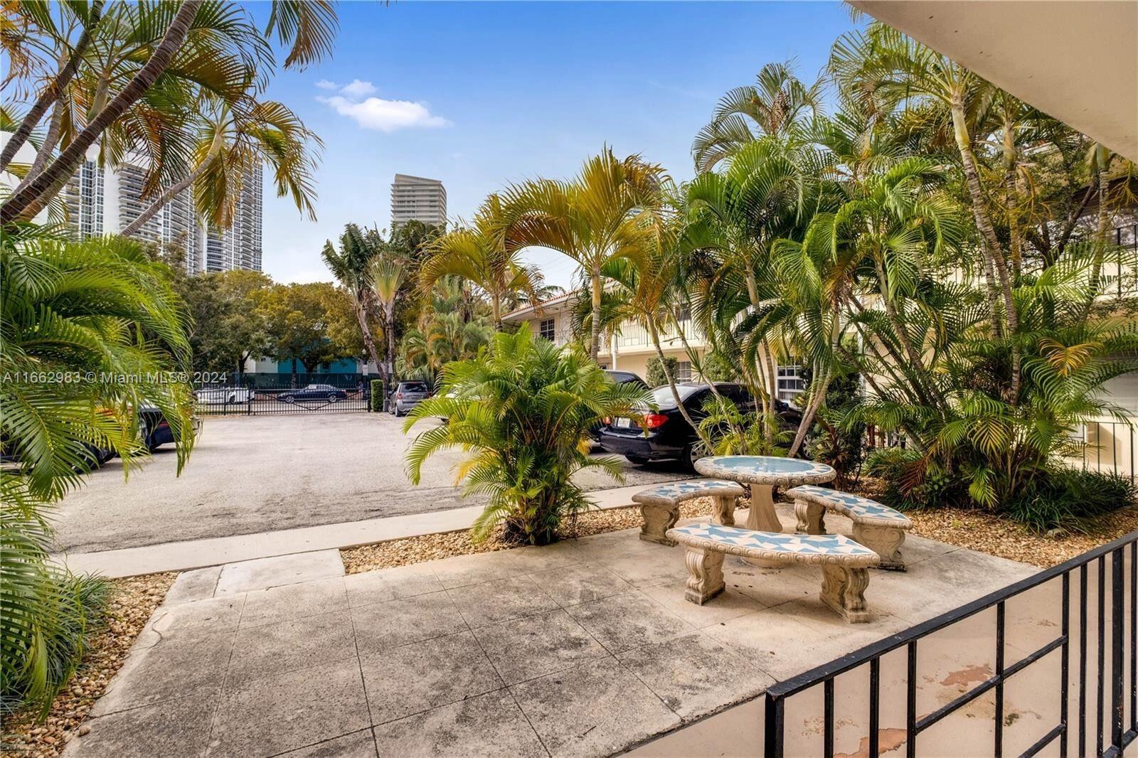 345 Michigan Ave # 34
