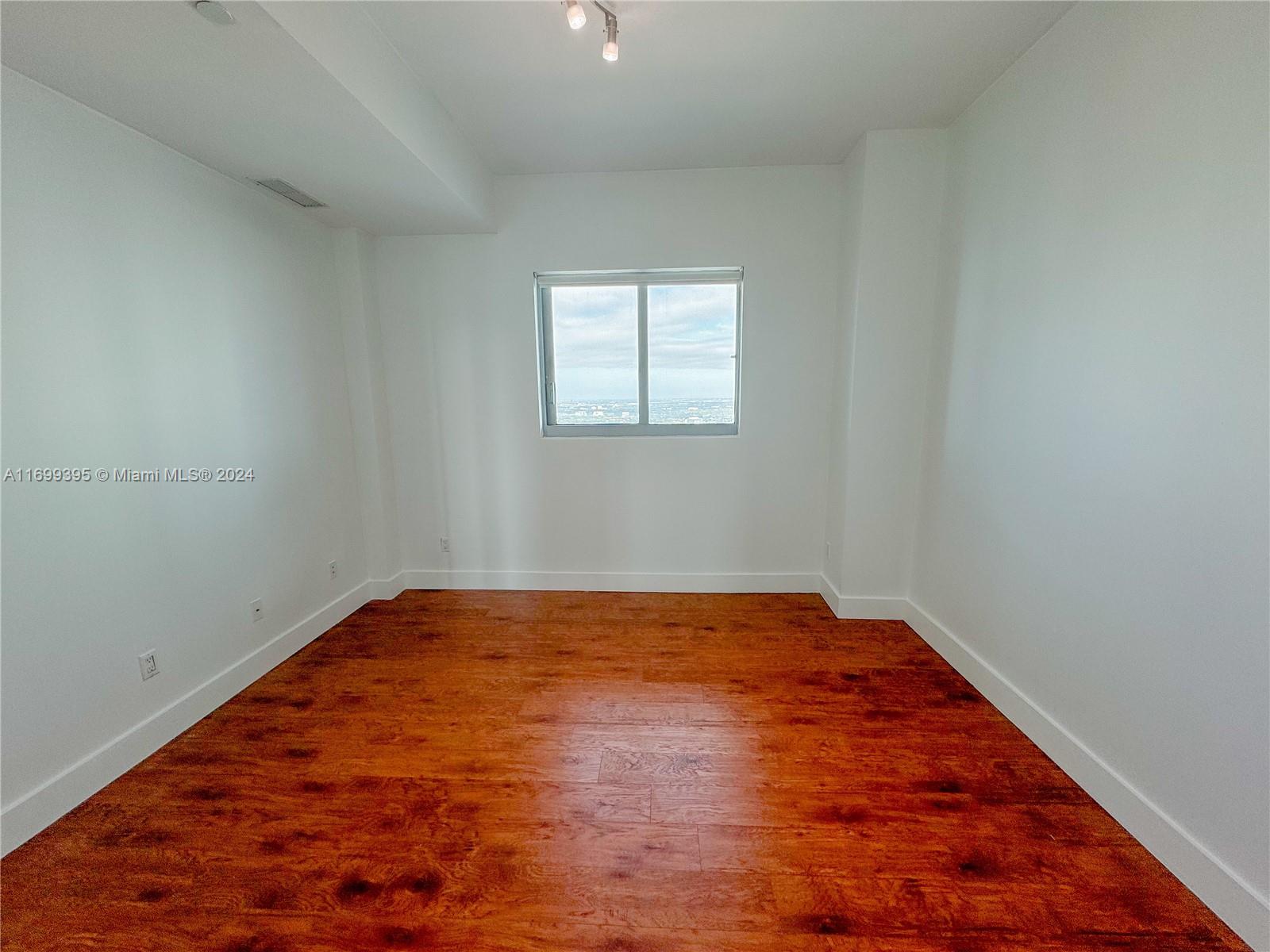 888 Biscayne Blvd # 5504
