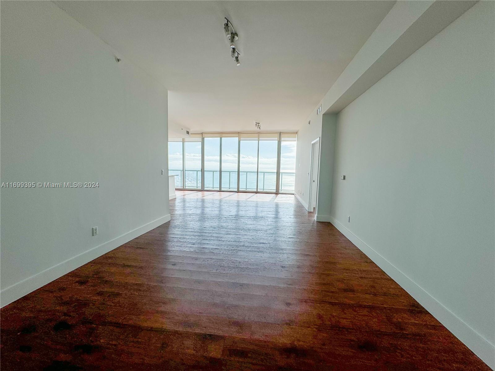 888 Biscayne Blvd # 5504