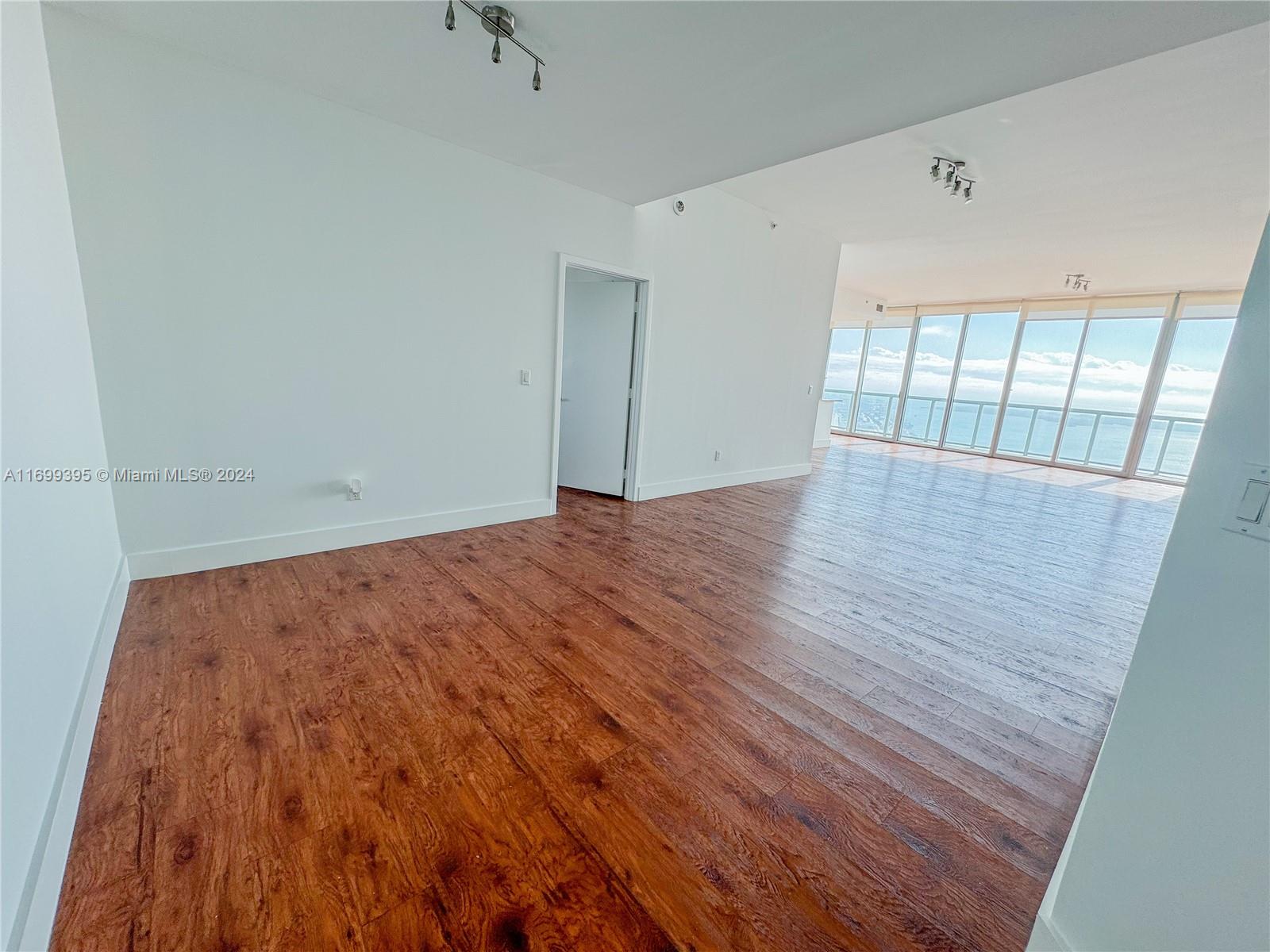 888 Biscayne Blvd # 5504