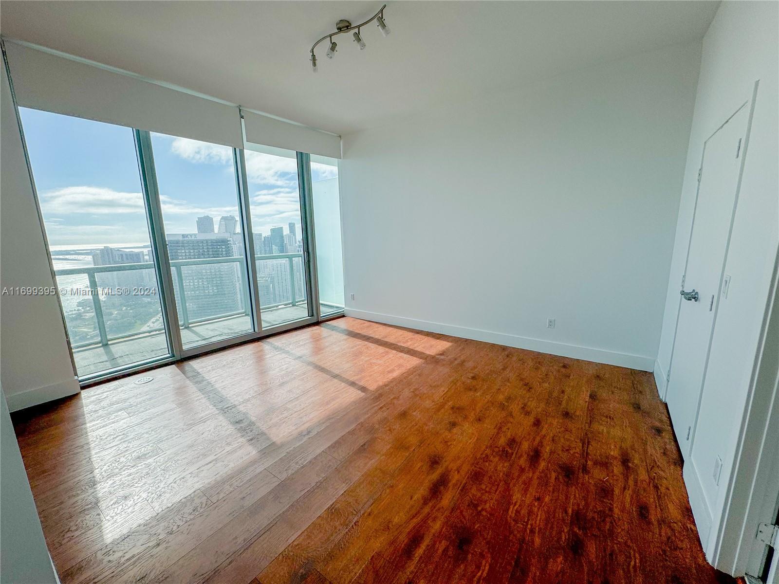 888 Biscayne Blvd # 5504