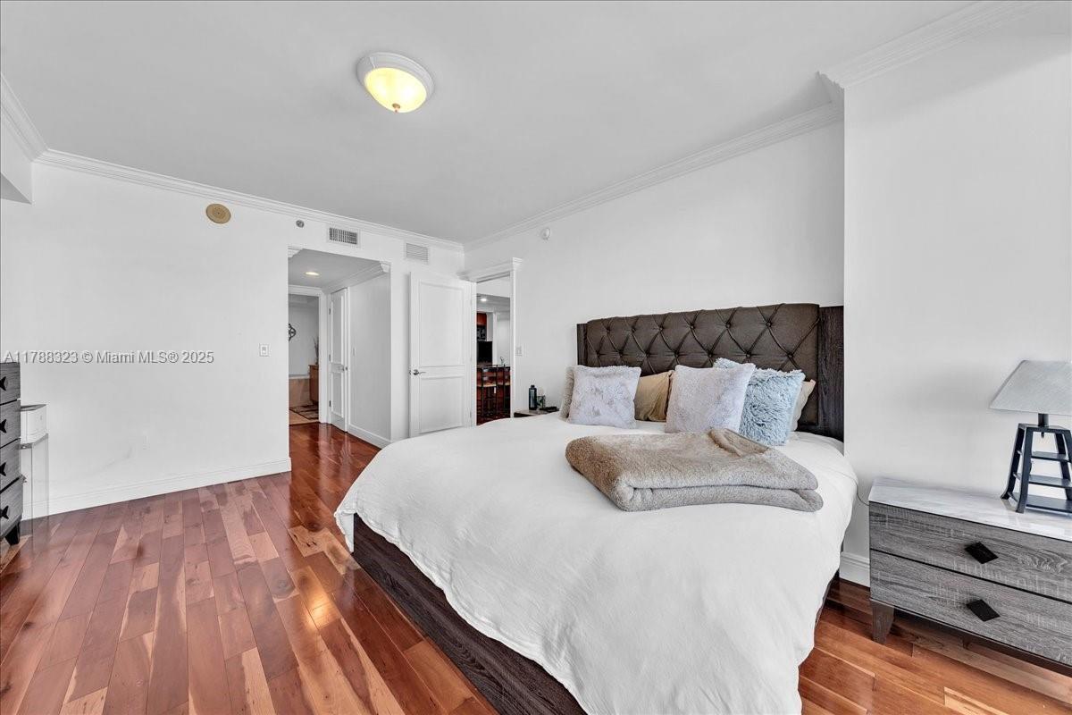 1830 S Ocean Dr Unit: LPH4910