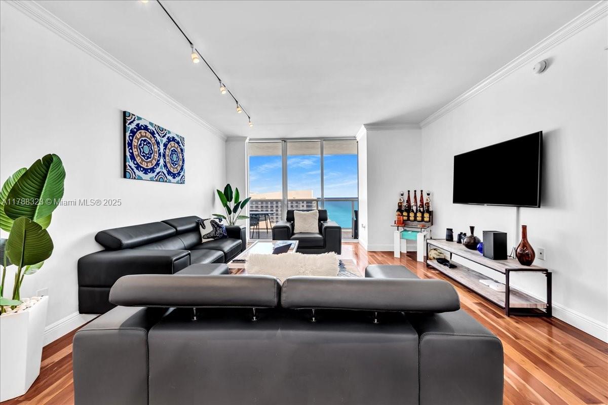 1830 S Ocean Dr Unit: LPH4910