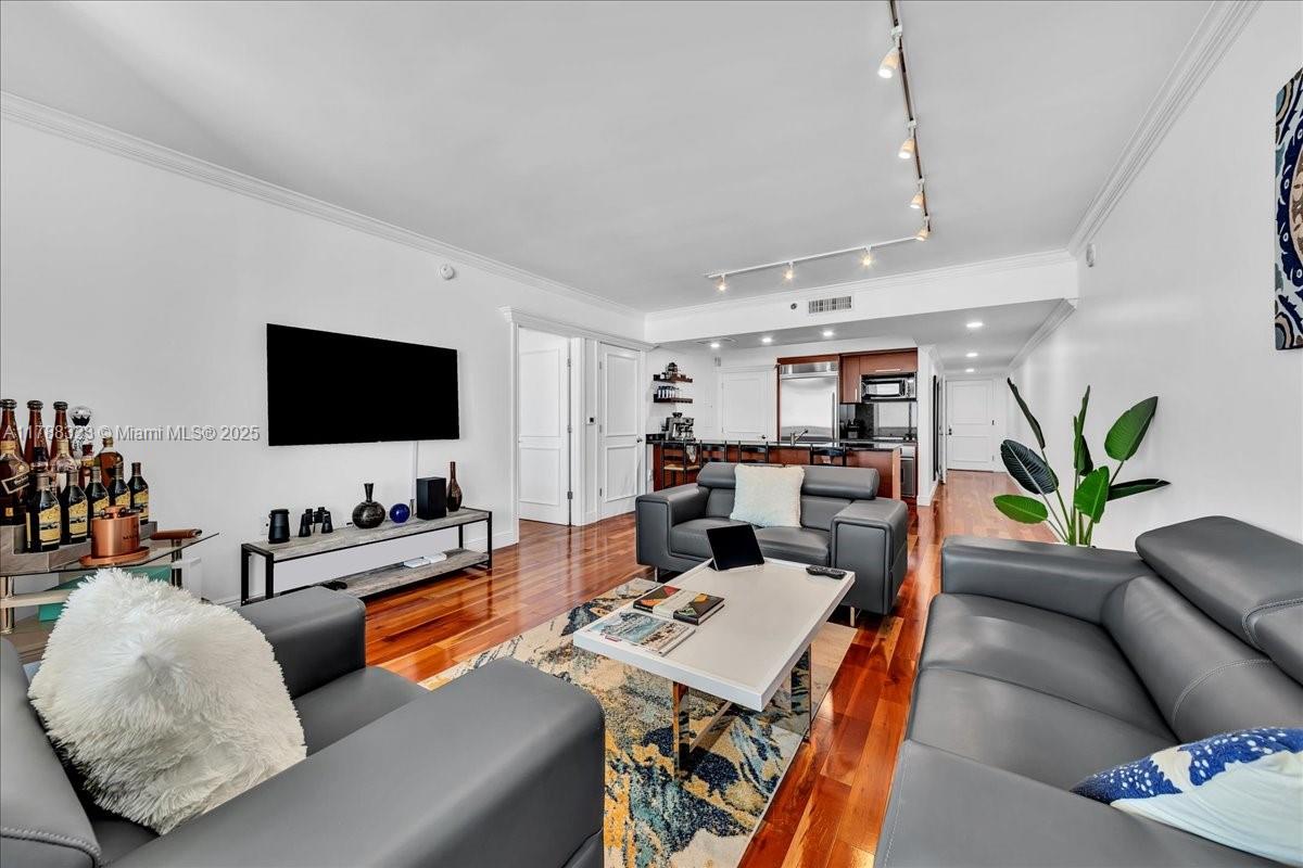 1830 S Ocean Dr Unit: LPH4910