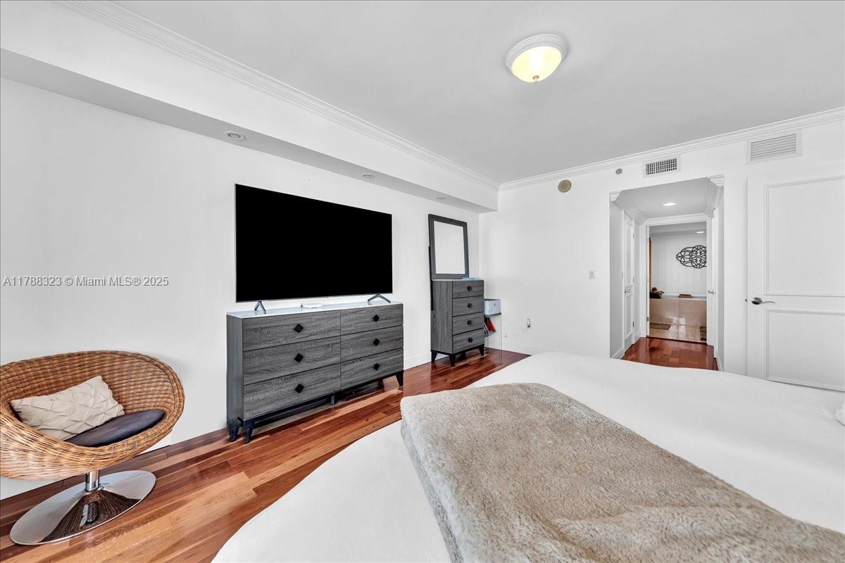 1830 S Ocean Dr Unit: LPH4910