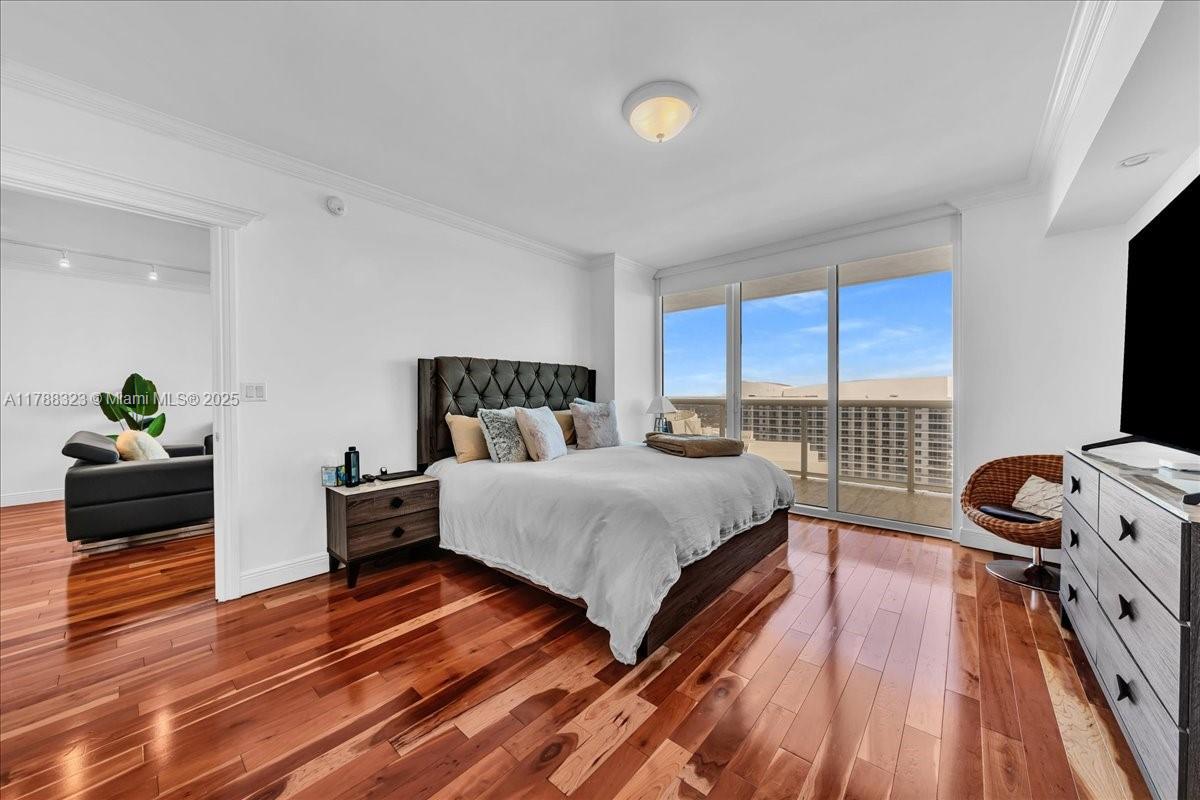 1830 S Ocean Dr Unit: LPH4910
