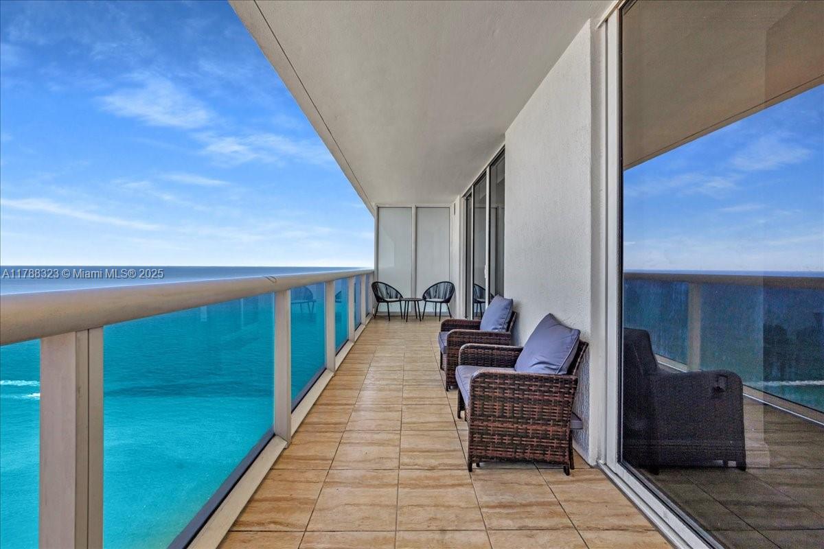 1830 S Ocean Dr Unit: LPH4910