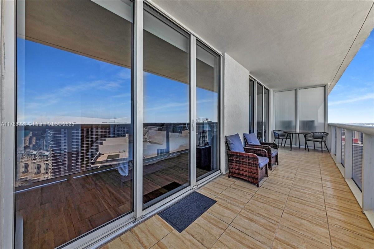 1830 S Ocean Dr Unit: LPH4910